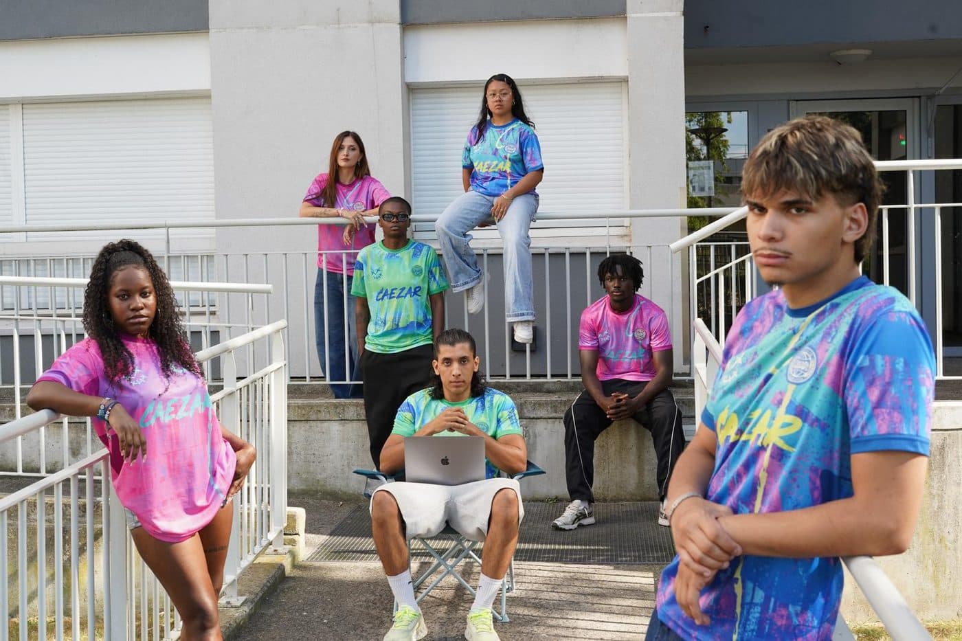 Le groupe Caezar réuni, maillots Massilia Connexion